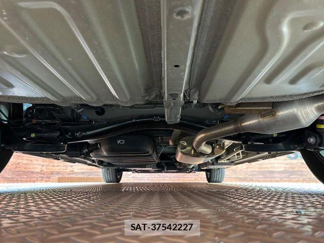 Toyota VOXY 2022-02 8338428-18