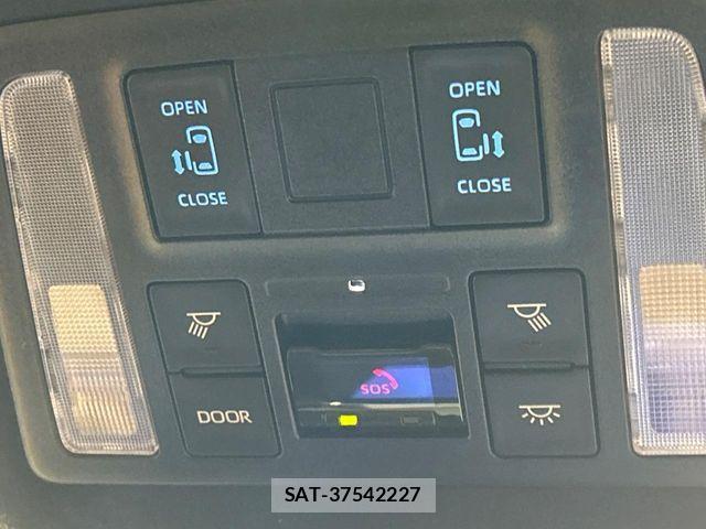 Toyota VOXY 2022-02 8338428-5