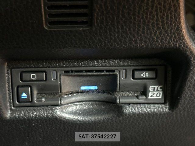 Toyota VOXY 2022-02 8338428-6