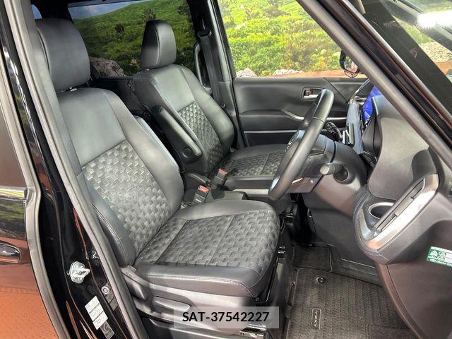 Toyota VOXY 2022-02 8338428-7
