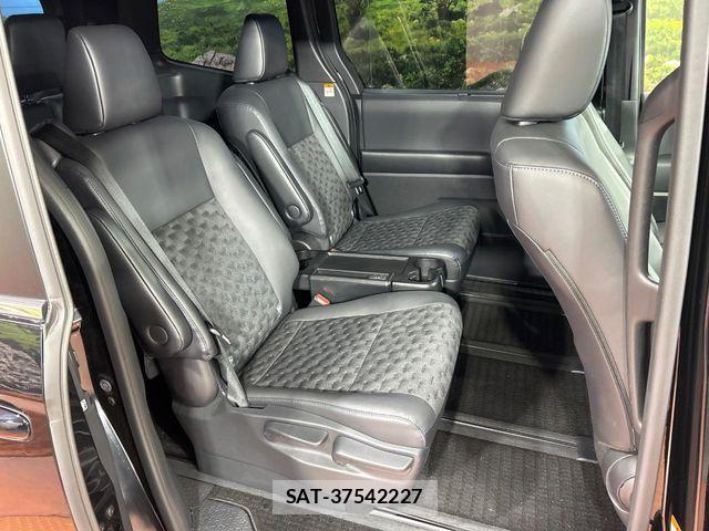 Toyota VOXY 2022-02 8338428-8
