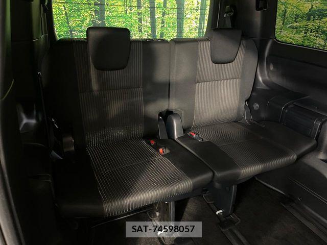 Toyota VOXY 2018-03 8338435-9