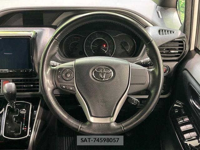 Toyota VOXY 2018-03 8338435-11