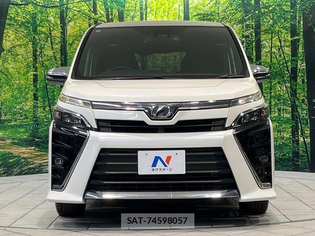 Toyota VOXY 2018-03 8338435-14