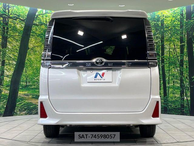 Toyota VOXY 2018-03 8338435-15