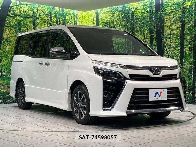 Toyota VOXY 2018-03 8338435-16