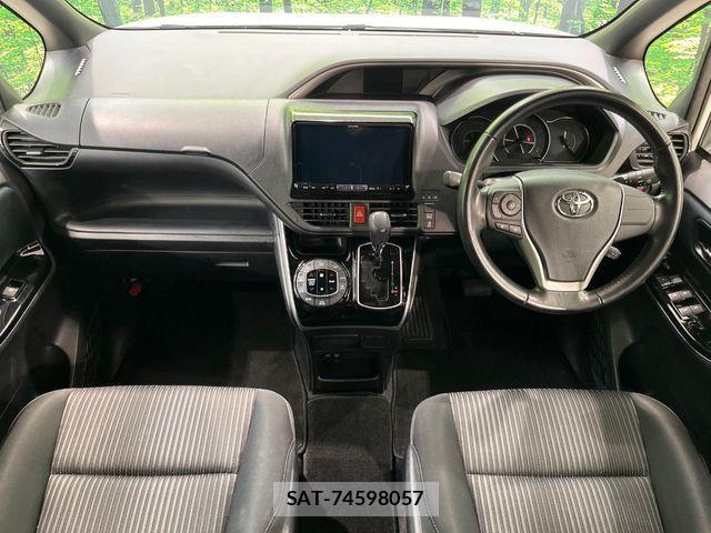 Toyota VOXY 2018-03 8338435-1