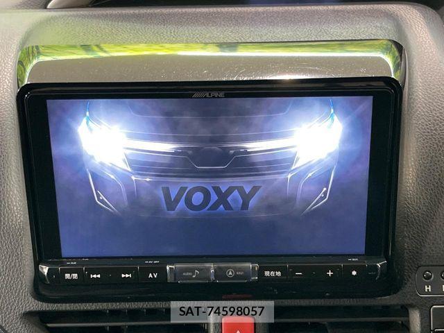Toyota VOXY 2018-03 8338435-2