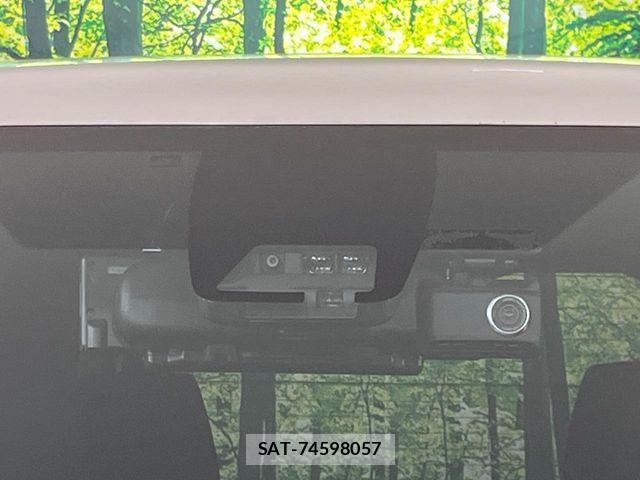 Toyota VOXY 2018-03 8338435-5