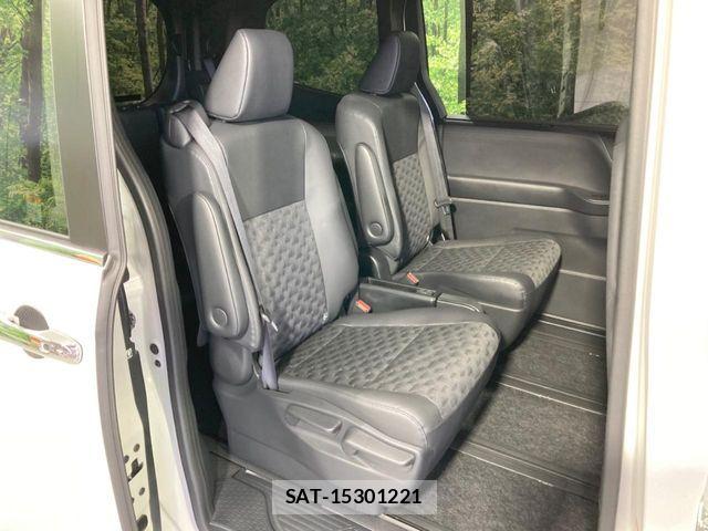 Toyota VOXY 2025-05 8338424-8