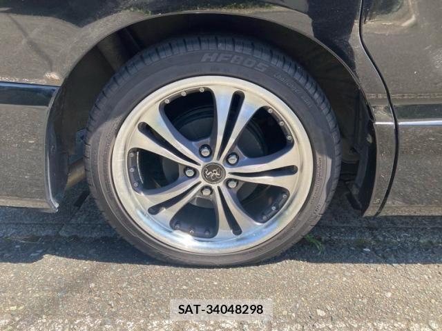 Toyota VOXY 2005-10 8338448-9