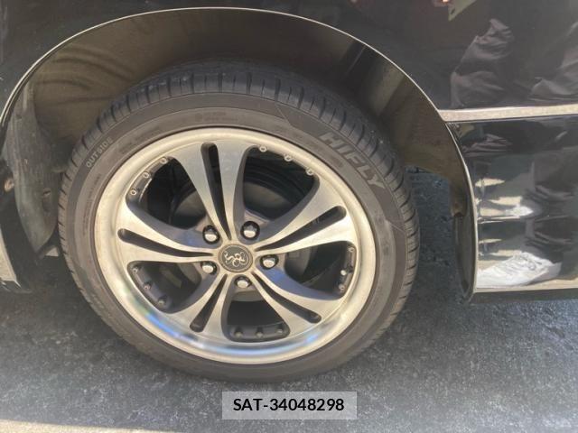 Toyota VOXY 2005-10 8338448-10