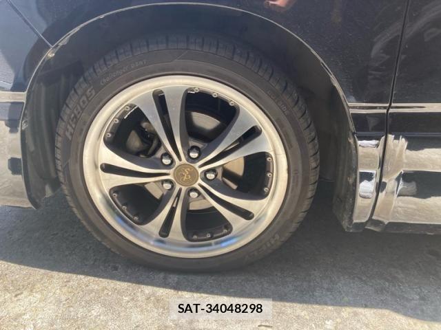 Toyota VOXY 2005-10 8338448-11