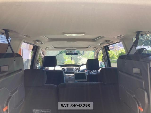 Toyota VOXY 2005-10 8338448-14