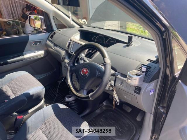 Toyota VOXY 2005-10 8338448-17