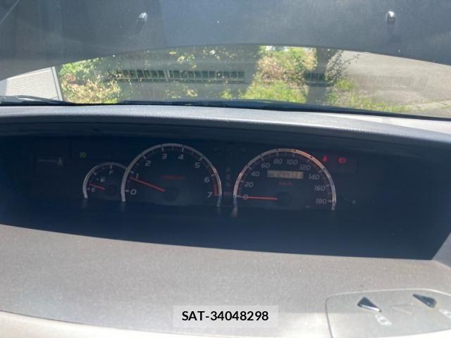 Toyota VOXY 2005-10 8338448-27
