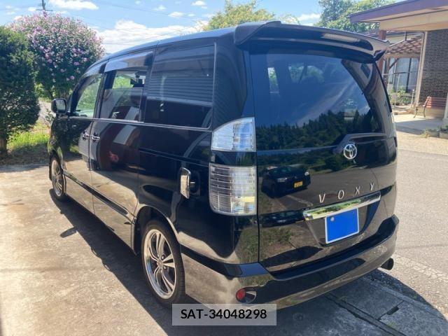 Toyota VOXY 2005-10 8338448-7