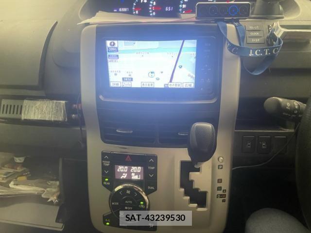 Toyota VOXY 2012-05 8338454-9