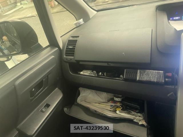Toyota VOXY 2012-05 8338454-10