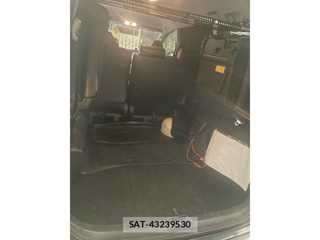Toyota VOXY 2012-05 8338454-13