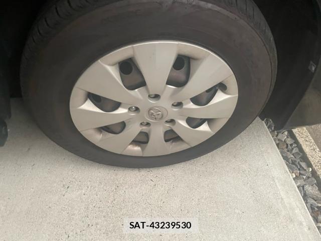 Toyota VOXY 2012-05 8338454-15