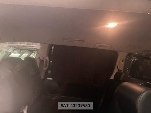 Toyota VOXY 2012-05 8338454-18