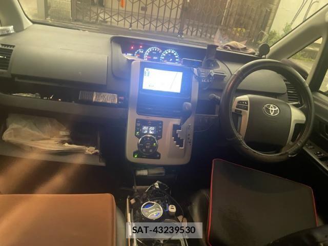 Toyota VOXY 2012-05 8338454-19