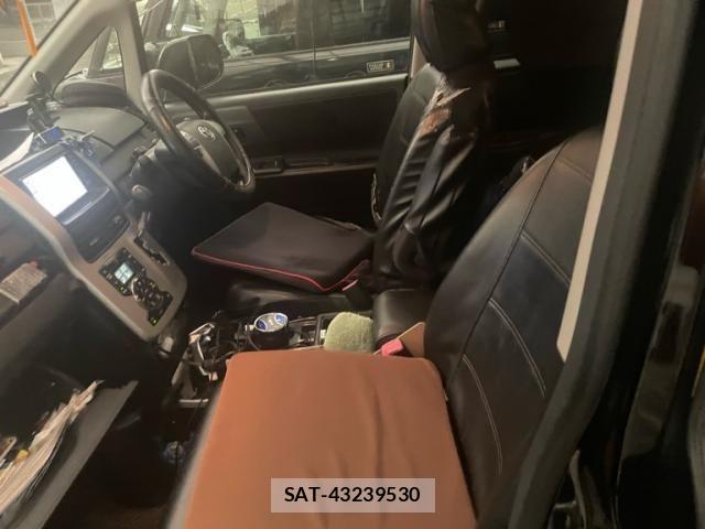 Toyota VOXY 2012-05 8338454-21