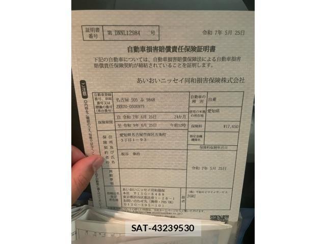 Toyota VOXY 2012-05 8338454-24