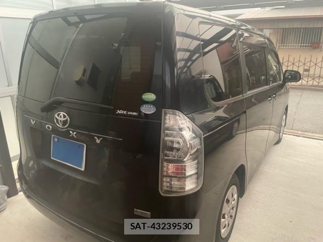 Toyota VOXY 2012-05 8338454-3