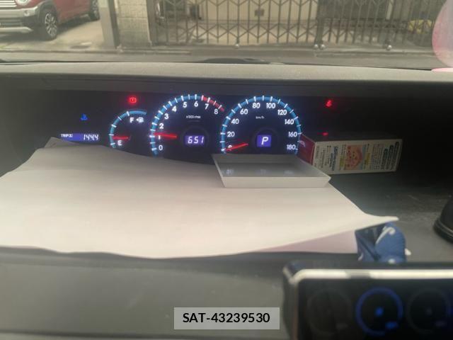 Toyota VOXY 2012-05 8338454-5