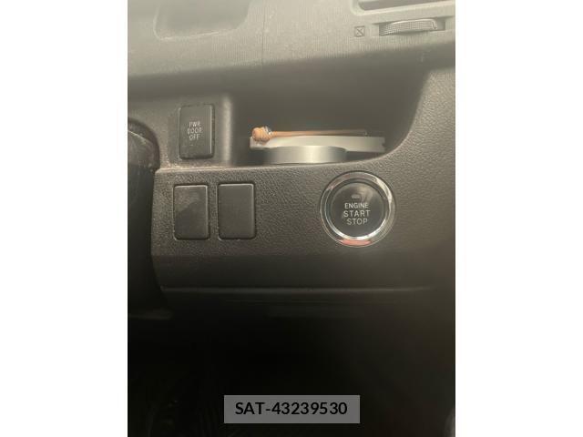 Toyota VOXY 2012-05 8338454-6
