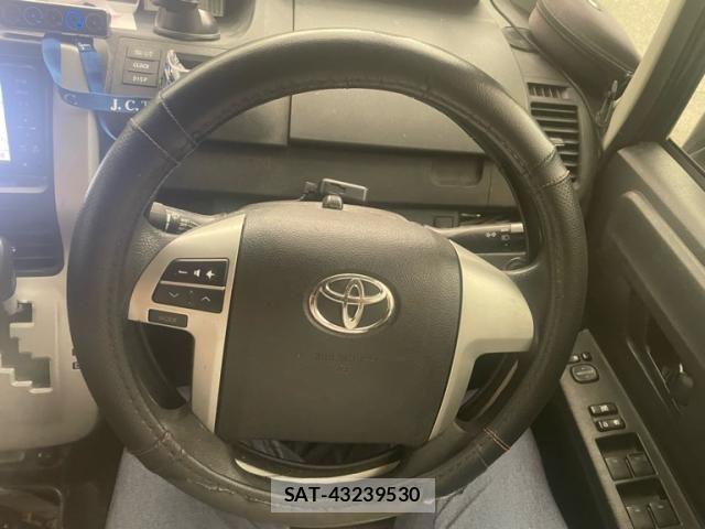 Toyota VOXY 2012-05 8338454-7