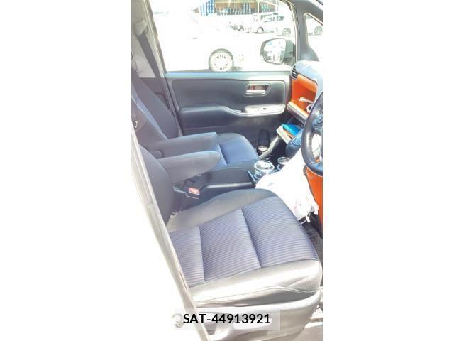 Toyota VOXY 2014-04 8338443-9