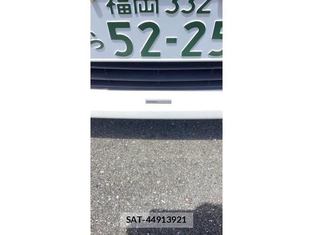 Toyota VOXY 2014-04 8338443-13