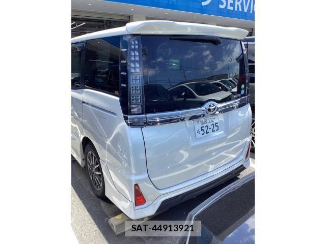 Toyota VOXY 2014-04 8338443-1