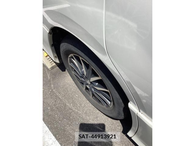 Toyota VOXY 2014-04 8338443-2