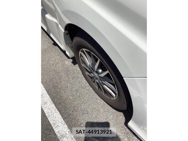 Toyota VOXY 2014-04 8338443-3
