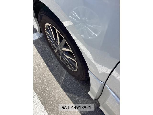Toyota VOXY 2014-04 8338443-5