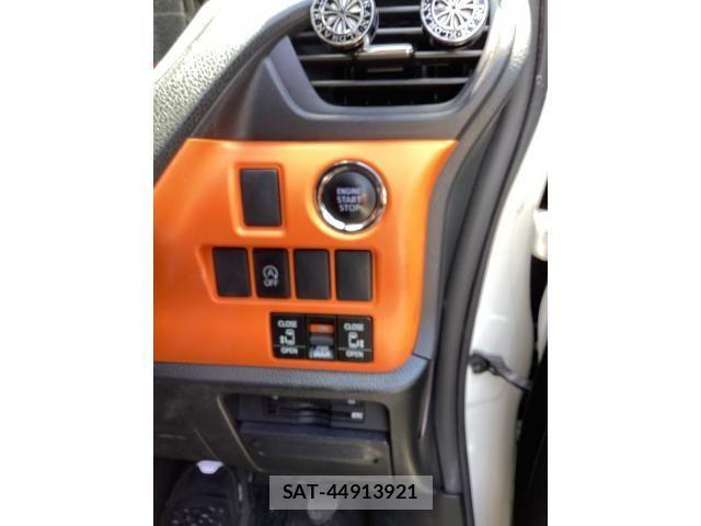 Toyota VOXY 2014-04 8338443-7