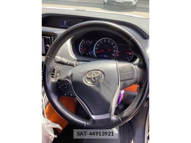 Toyota VOXY 2014-04 8338443-8