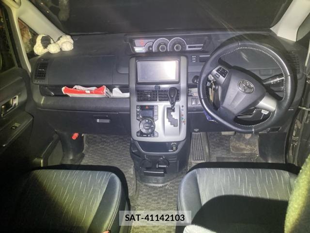Toyota VOXY 2011-10 8338446-9