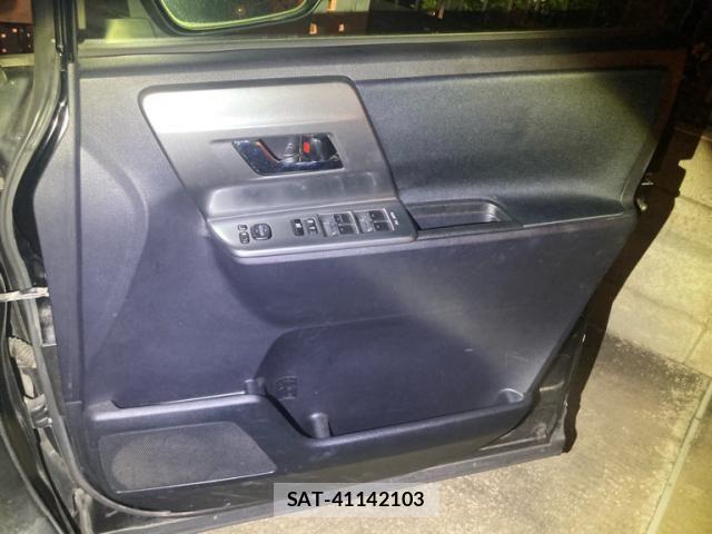 Toyota VOXY 2011-10 8338446-10