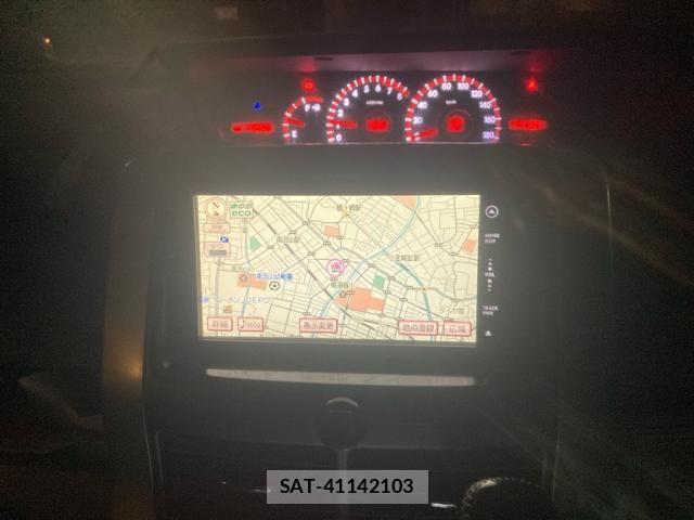 Toyota VOXY 2011-10 8338446-13