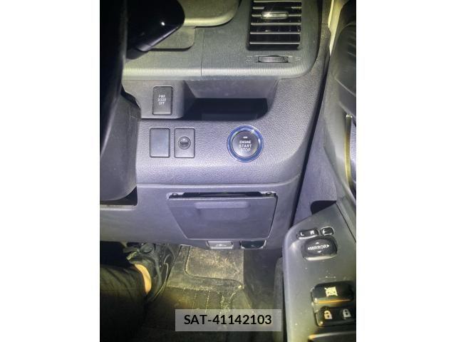 Toyota VOXY 2011-10 8338446-17