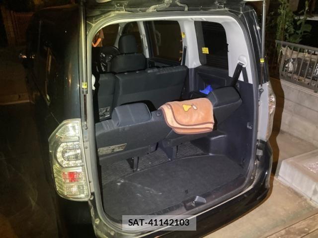 Toyota VOXY 2011-10 8338446-19