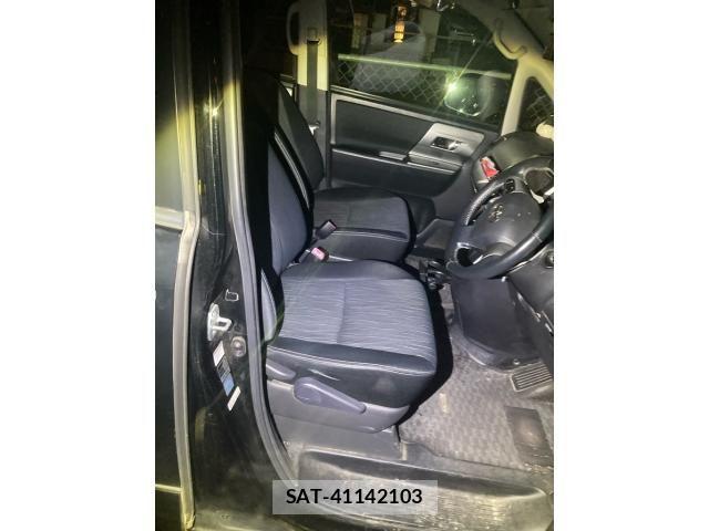 Toyota VOXY 2011-10 8338446-7