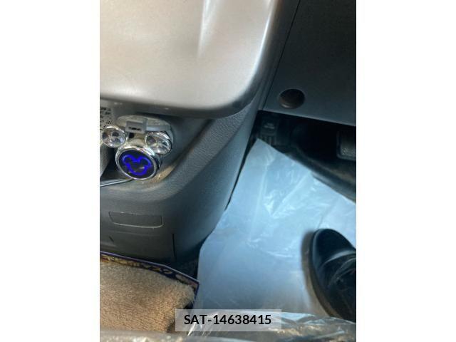 Toyota VOXY 2008-02 8338449-13