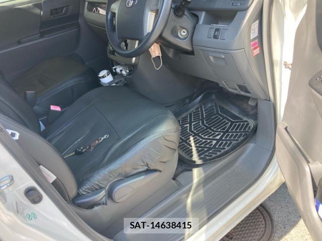 Toyota VOXY 2008-02 8338449-7