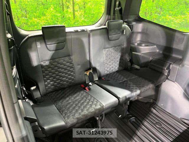 Toyota VOXY 2023-10 8338425-9